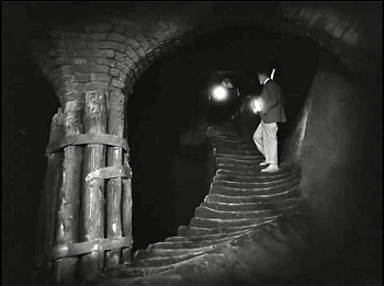 『メトロポリス』 1927、約48分：揚げ蓋の下の階段