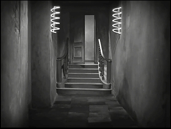 『メトロポリス』 1927、約1時間18分：科学者邸の玄関廊下