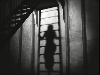 『メトロポリス』 1927、約1時間52分：階段の影