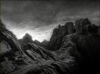 『魔人ドラキュラ』 1931、約5分：城、遠望