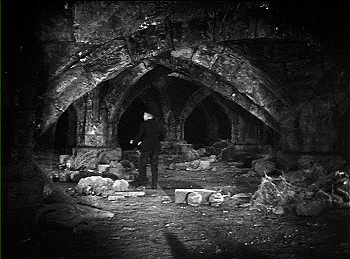 『魔人ドラキュラ』 1931、約1時間11分：カーファックス修道院、地下室
