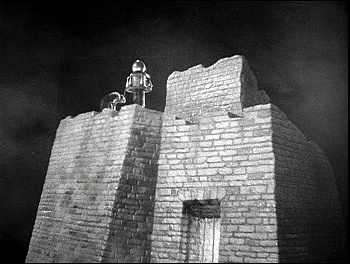 『フランケンシュタイン』 1931、約14分：見張り塔、屋上附近
