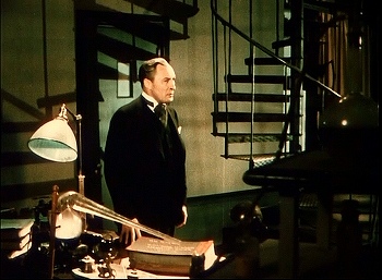 『ドクターX』  1932、約22分：グザヴィエの研究室、螺旋階段とその影