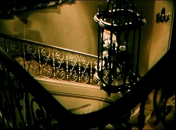 『ドクターX』  1932、約26分：グザヴィエ邸の階段