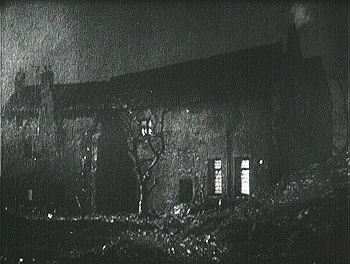 『魔の家』 1932、約5分：屋敷、外観