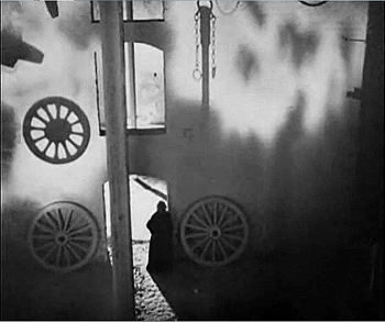 『吸血鬼』 1932、約14分：第1の館、吹抜の空間と主