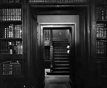 『吸血鬼』 1932、約27分：第2の館、書斎の扉越しに