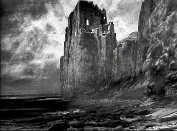『恐怖城』 1932、約38分：城、外観