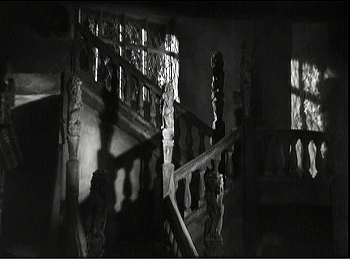 『月光石』 1933、約6分：階段（上方）