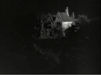 『月光石』 1933、約34分：屋敷、外観