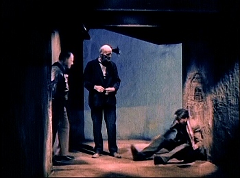 『肉の蝋人形』 1933、約18分：ビルの地下室への廊下