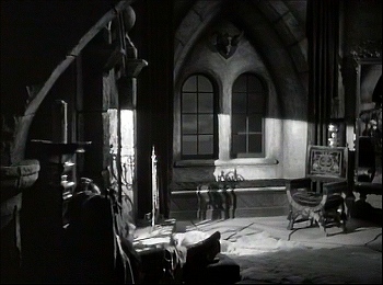 『古城の扉』 1935、約20分：階段上の部屋（中）