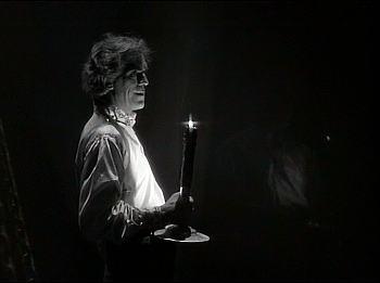 『古城の扉』 1935、約34分：〈黒の部屋〉、曇った鏡