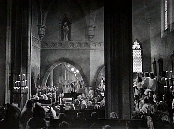 『古城の扉』 1935、約1時間：村の教会