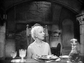 『幽霊西へ行く』 1935、約26分：食堂、凹んだ壁