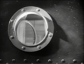 『幽霊西へ行く』 1935、約51分：船の丸窓