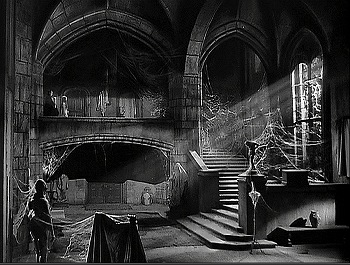 『古城の妖鬼』 1935、約14分：階段広間