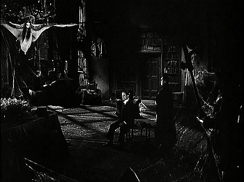 『古城の妖鬼』 1935、約33分：城、舞い降りるルナ