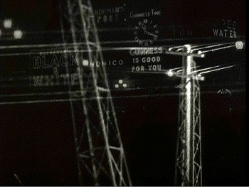 『女ドラキュラ』 1936、約1時間0分：電波塔などのモンタージュ