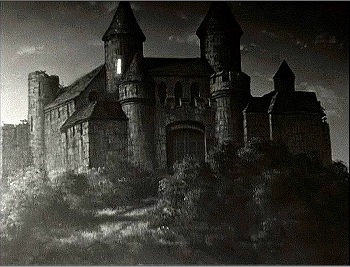 『女ドラキュラ』 1936、約1時間3分：窓に灯りのついた城
