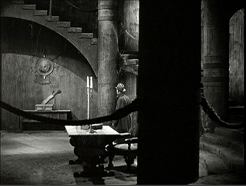 『女ドラキュラ』 1936、約1時間6分：第2広間(少し左へ）