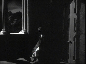 『透明光線』 1936、約4分：屋内から歩廊へ
