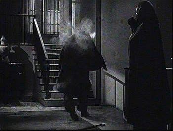 『透明光線』 1936、約1時間17分：2階の廊下と中3階への階段