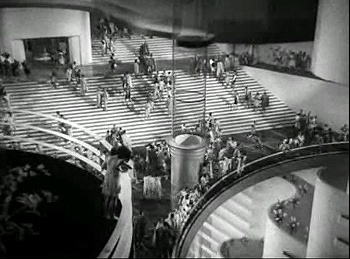 『来るべき世界』 1936、約1時間12分：広場