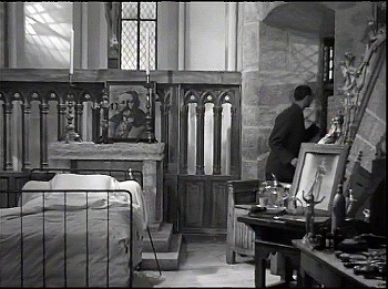 『大いなる幻影』 1937　約49分：磔刑像のある部屋、下方