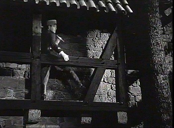 『大いなる幻影』 1937　約1時間18分：壁添い歩廊