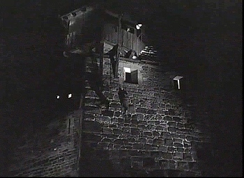 『大いなる幻影』 1937　約1時間20分：塔の窓からロープを垂らして脱走