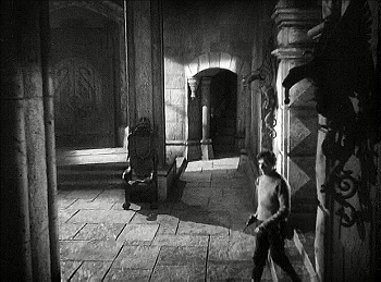 『ゼンダ城の虜』 1937、約1時間22分：大広間（右方）