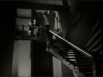 『フランケンシュタイン復活』 1939　約9分：玄関広間の階段、下から