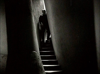 『フランケンシュタイン復活』 1939　約1時間34分：隠し通路内の階段
