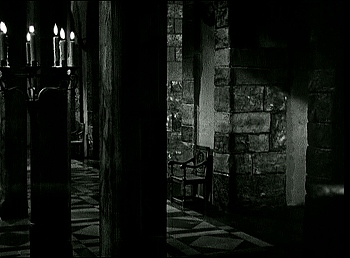 『恐怖のロンドン塔』 1939　約1時間11分：会議室の脇