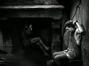『恐怖のロンドン塔』 1939　約1時間16分：屋根の煙突から屋内の暖炉へ