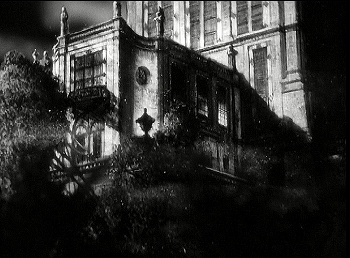 『ゴースト・ブレーカーズ』 1940、約55分：城、少し近づいた夜の外観