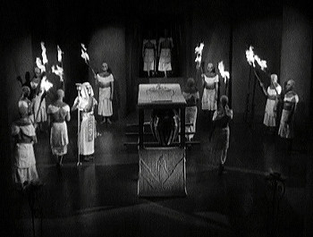 『ミイラの復活』 1940、約4分：玄室、『ミイラ再生』(1932)より