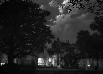 『レベッカ』 1940、約1時間37分：マンダレイ、夜の外観