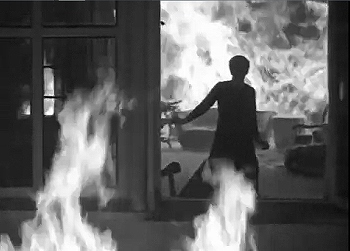 『レベッカ』 1940、約2時間4分：炎の中のダンヴァース夫人