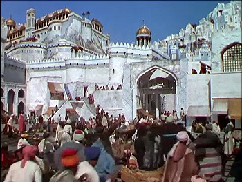 『バグダッドの盗賊』 1940、約10分：白の広場