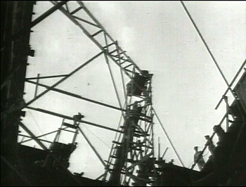 『市民ケーン』 1941、約4分：工事現場