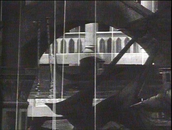 『市民ケーン』 1941、約1時間17分：舞台の上のフライ･タワー