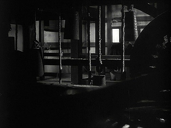 『甲賀屋敷』 1949、約5分：中二階、いくつもの錘