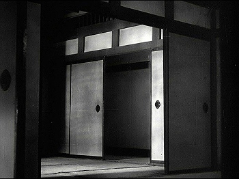 『甲賀屋敷』 1949、約16分：畳の間
