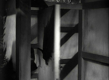 『甲賀屋敷』 1949、約1時間11分：がんどう返しの落とし穴