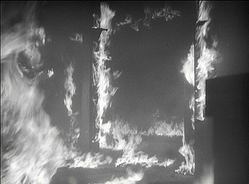 『甲賀屋敷』 1949、約1時間20分：炎上する屋敷