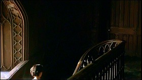 『ノーサンガー・アベイ』 2007　約1時間10分：階段　やや上から