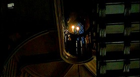 『ノーサンガー・アベイ』 2007　約1時間21分：廻り階段の中空　真下から
