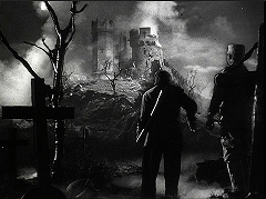 『フランケンシュタインの幽霊』 1942　約7分：爆破された城